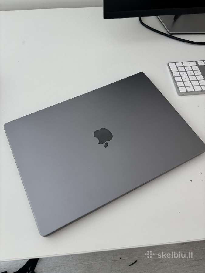 MacBook Pro M2 16 colių