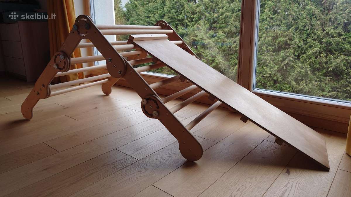 Laipynė, piklerio trikampis, su čiuožykla/kopėčiom