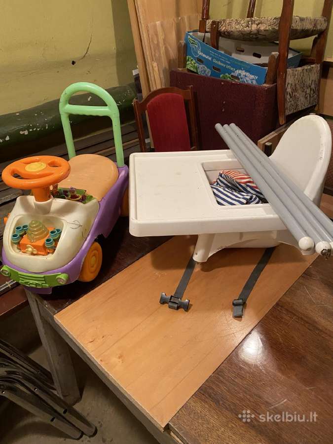 Vaikiška kėdutė ir mašina