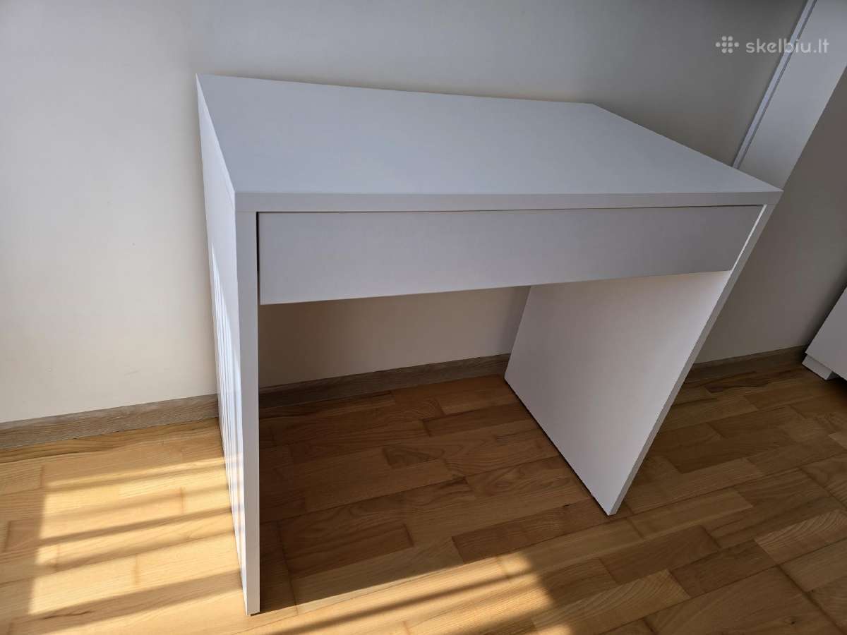Rašomas stalas