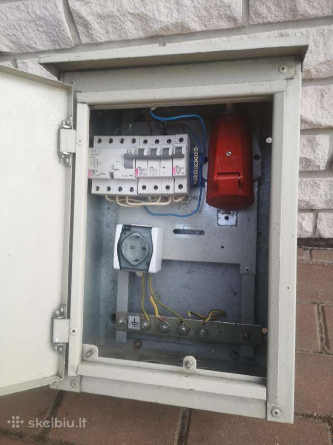 Statybine elektros dežė su automatais, rozetėmis