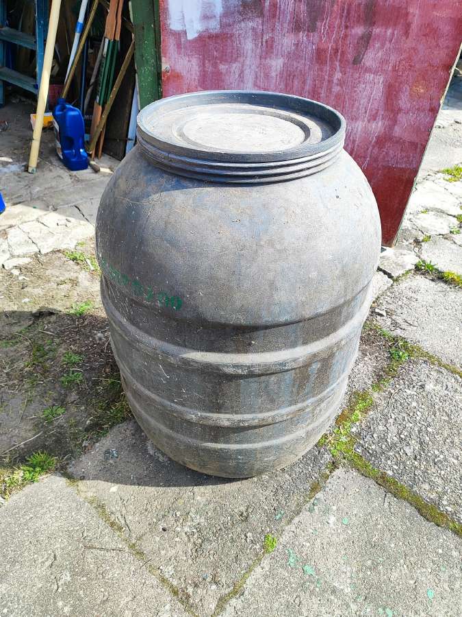 Plastikinė statinė