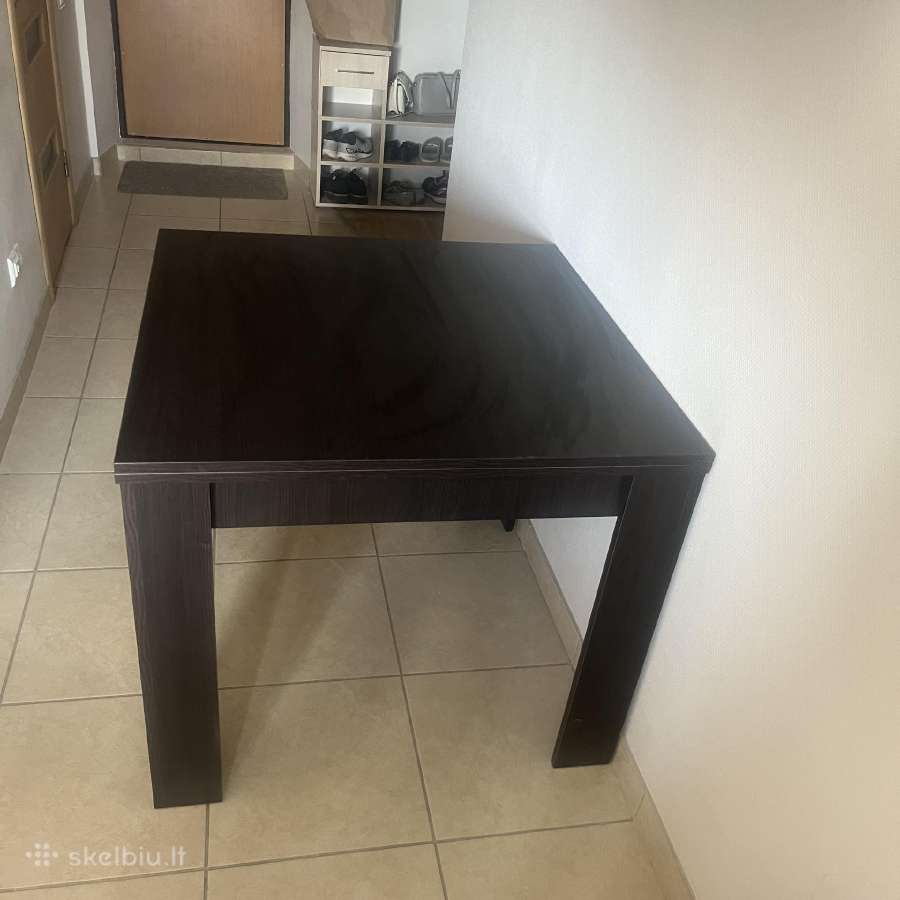 Parduodamas išskleidžiamas stalas