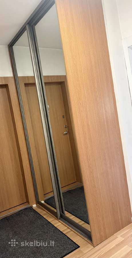 Įmontuojama prieškambario spinta