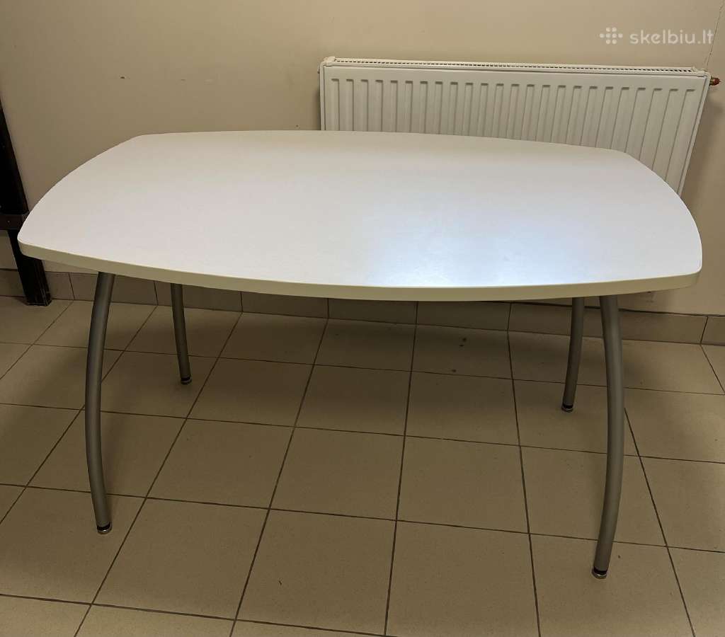 Virtuvinis stalas su 4 kėdėm