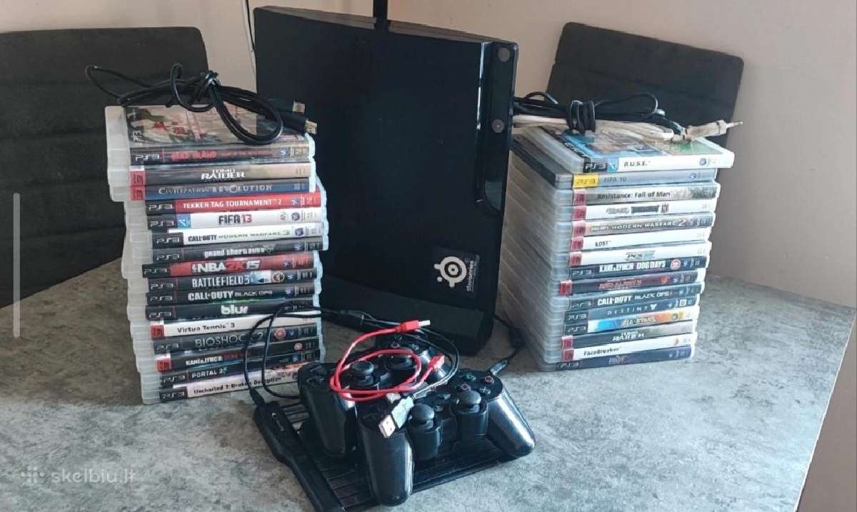 PS3+2pultai visi laidai+30 žaidimu