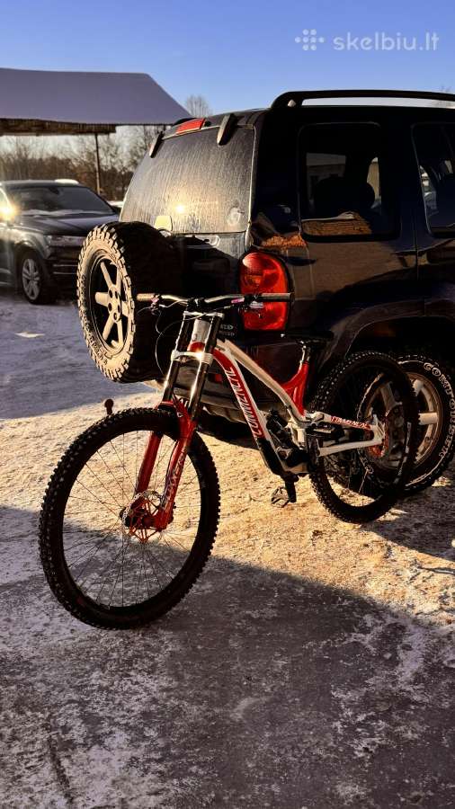 Commencal supreme v4 downhill dviratis