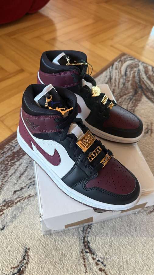 Nauji Nike Jordan moteriski 36.5 dydis