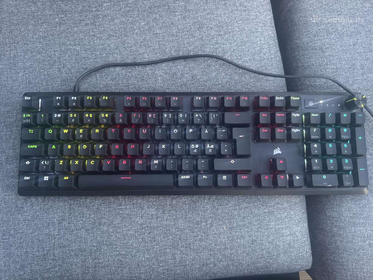 Corsair K70 Rgb core mechaninė klaviatūra