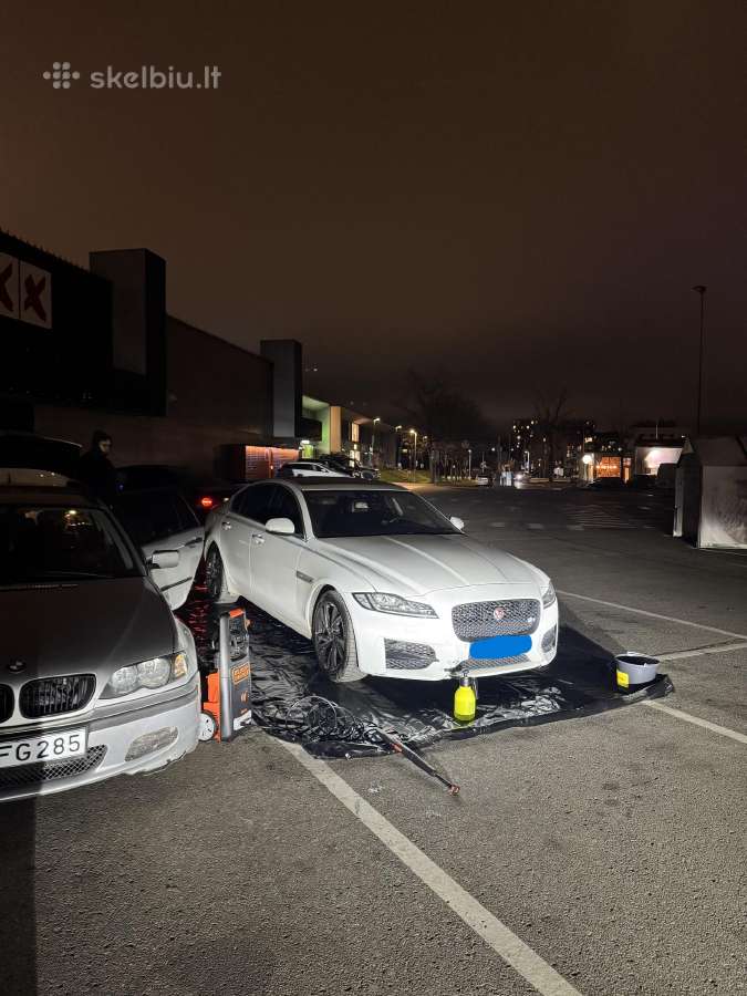 Automobilio plovimo kilimėlis su bortais (vandens