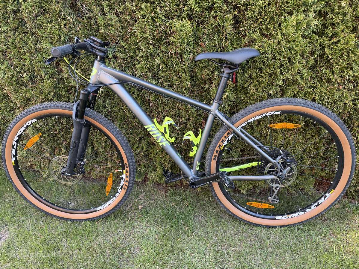 Parduodamas kalnų dviratis (hardtail tipo).