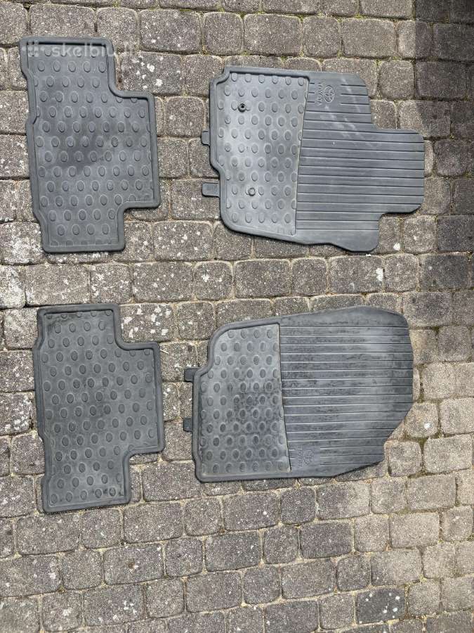 Guminiai kilim. Toyota Rav4 2013