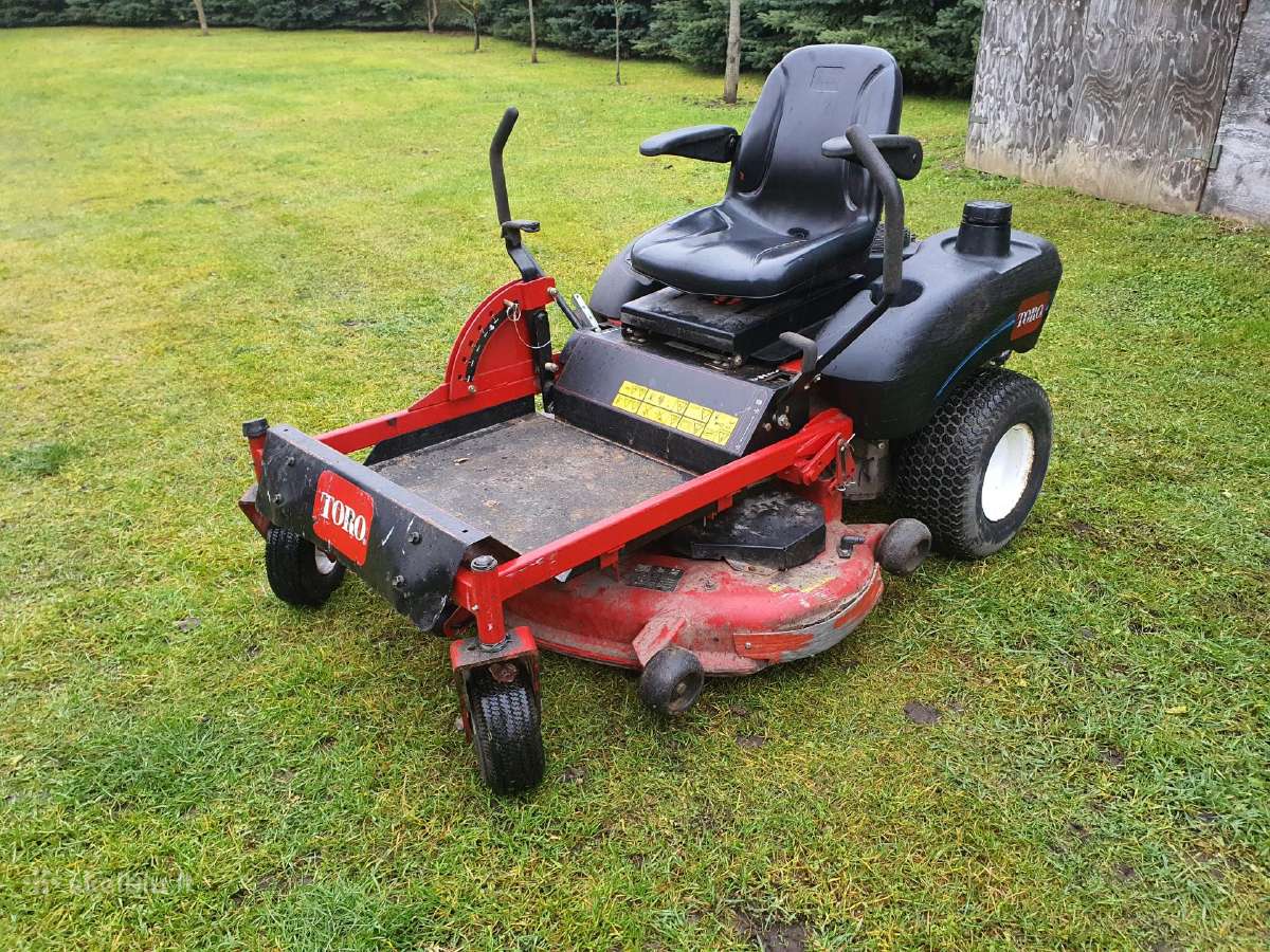 Toro nulinio apsisukimo traktoriukas