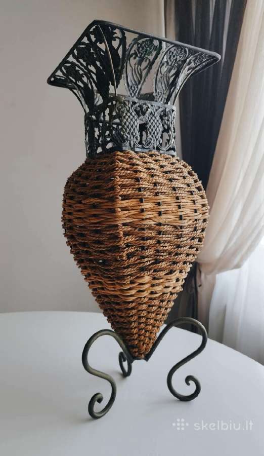 Aukšta vaza/ dekoro detalė