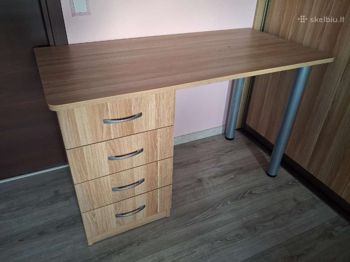 Rašomas stalas