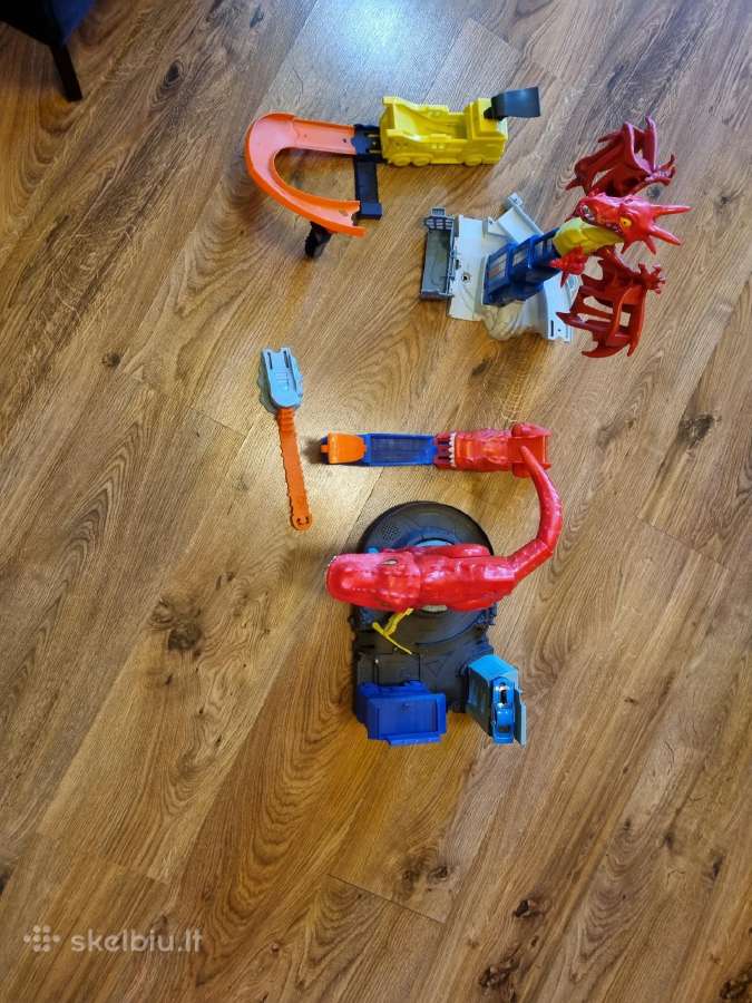 Hot wheels dvi trasos T-rex ir dinozauras.