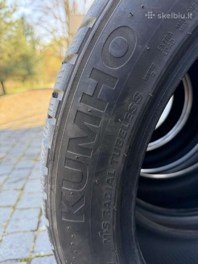 Universalios padangos 245/45 R19.