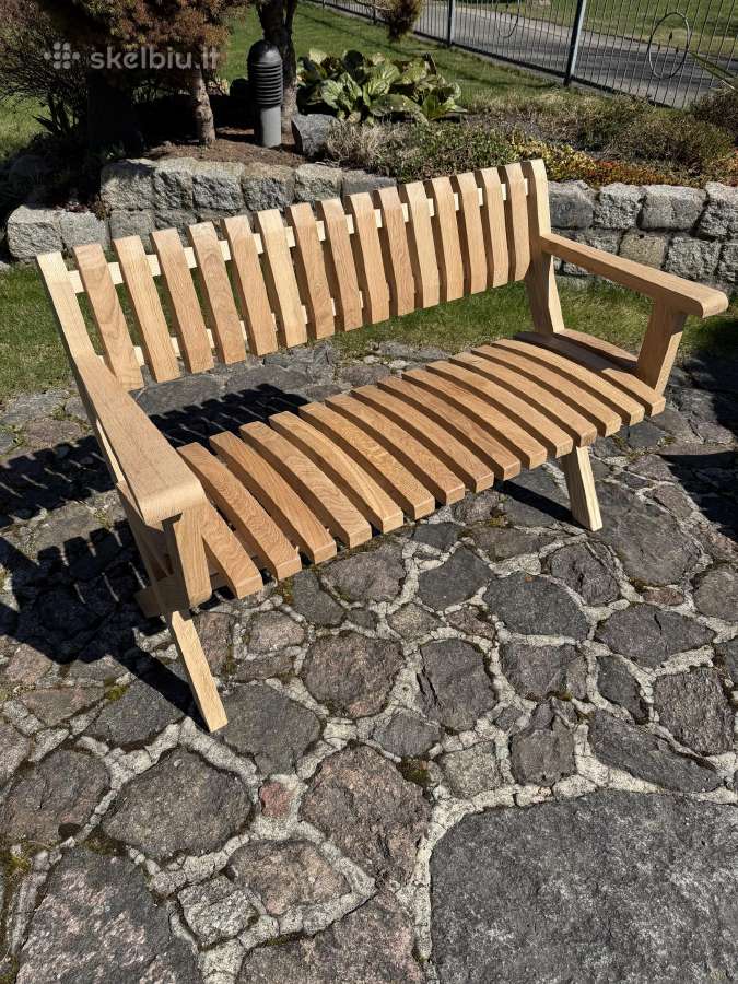 Nelakuoto natūralaus ąžuolo lauko suoliukas