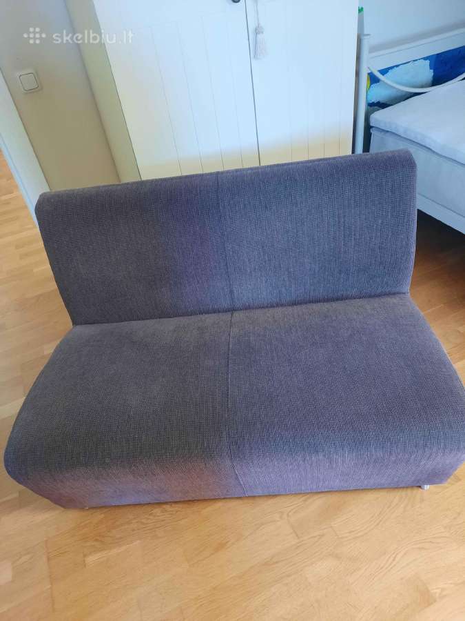 Parduodamas kompaktiškas dvisėdis minkštas fotelis