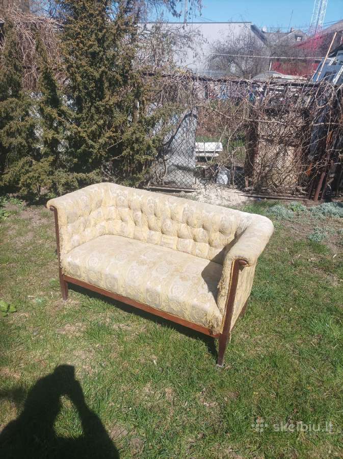Antikvarinė kusete restauracijai. Už 20€.
