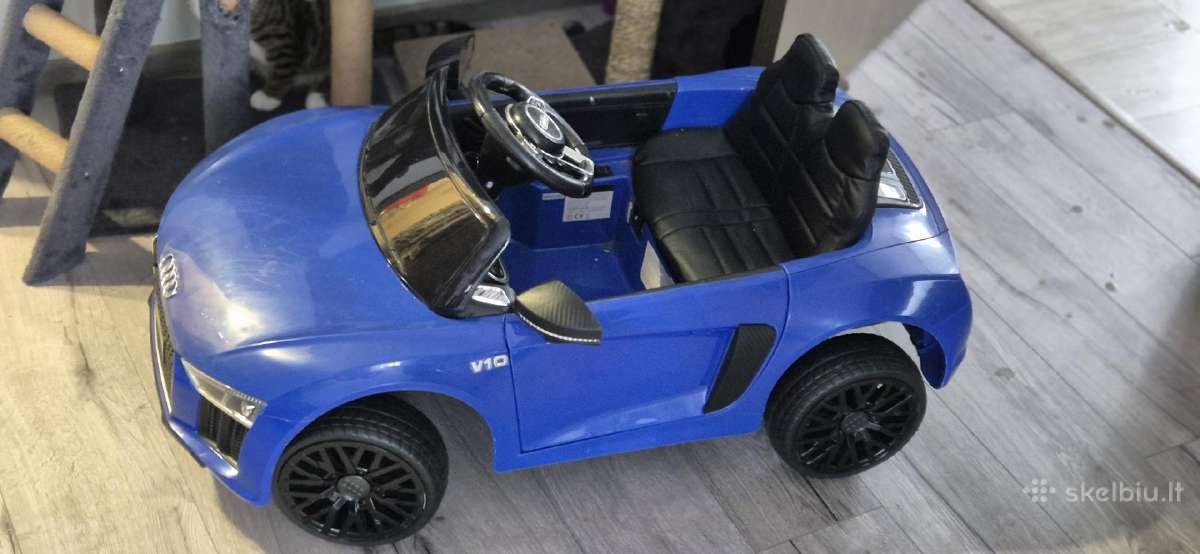 Elektromobilis audi R8 su pulteliu