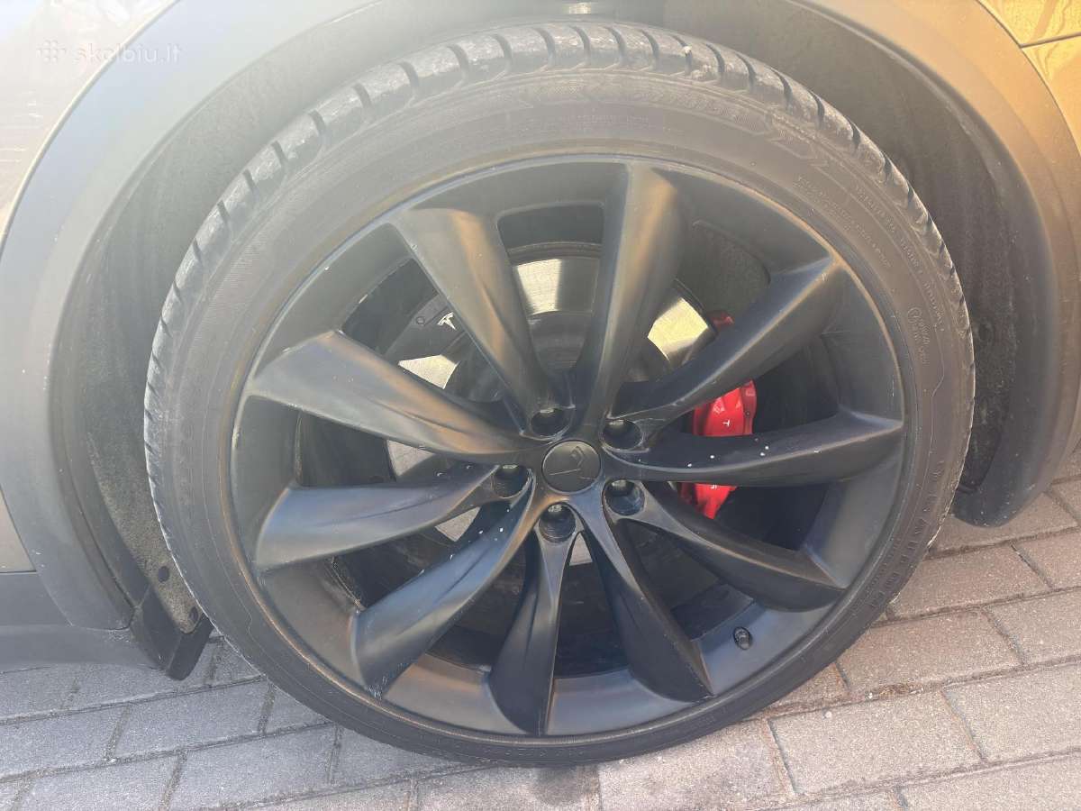 R22 Model x ratlangiai su padangomis