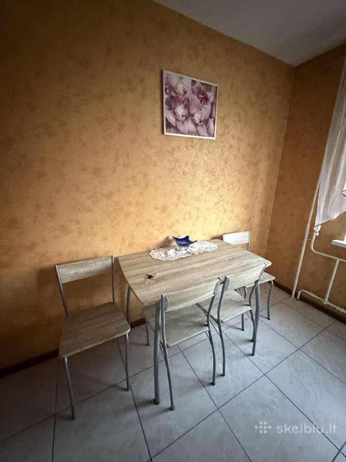 Stalas su kėdėmis