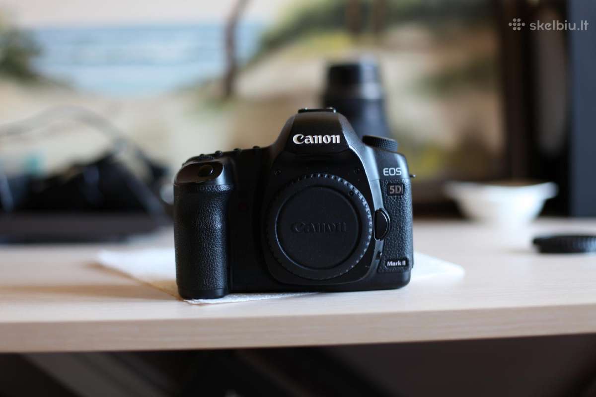 Parduodu fotoaparatą Canon EOS 5D Mark II