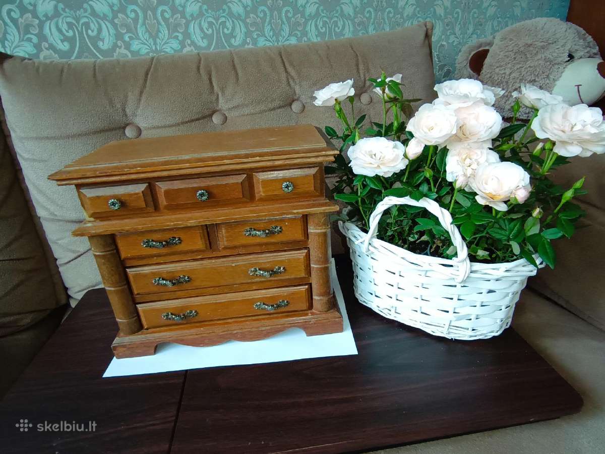 Senovinė papuošalų dėžutė