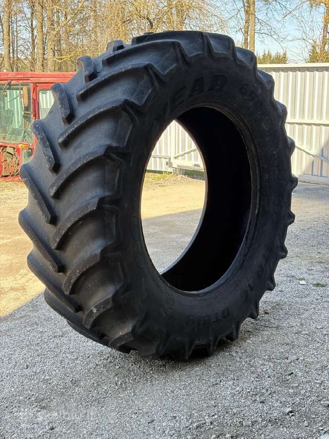 650/65/r42 Goodyear padanga