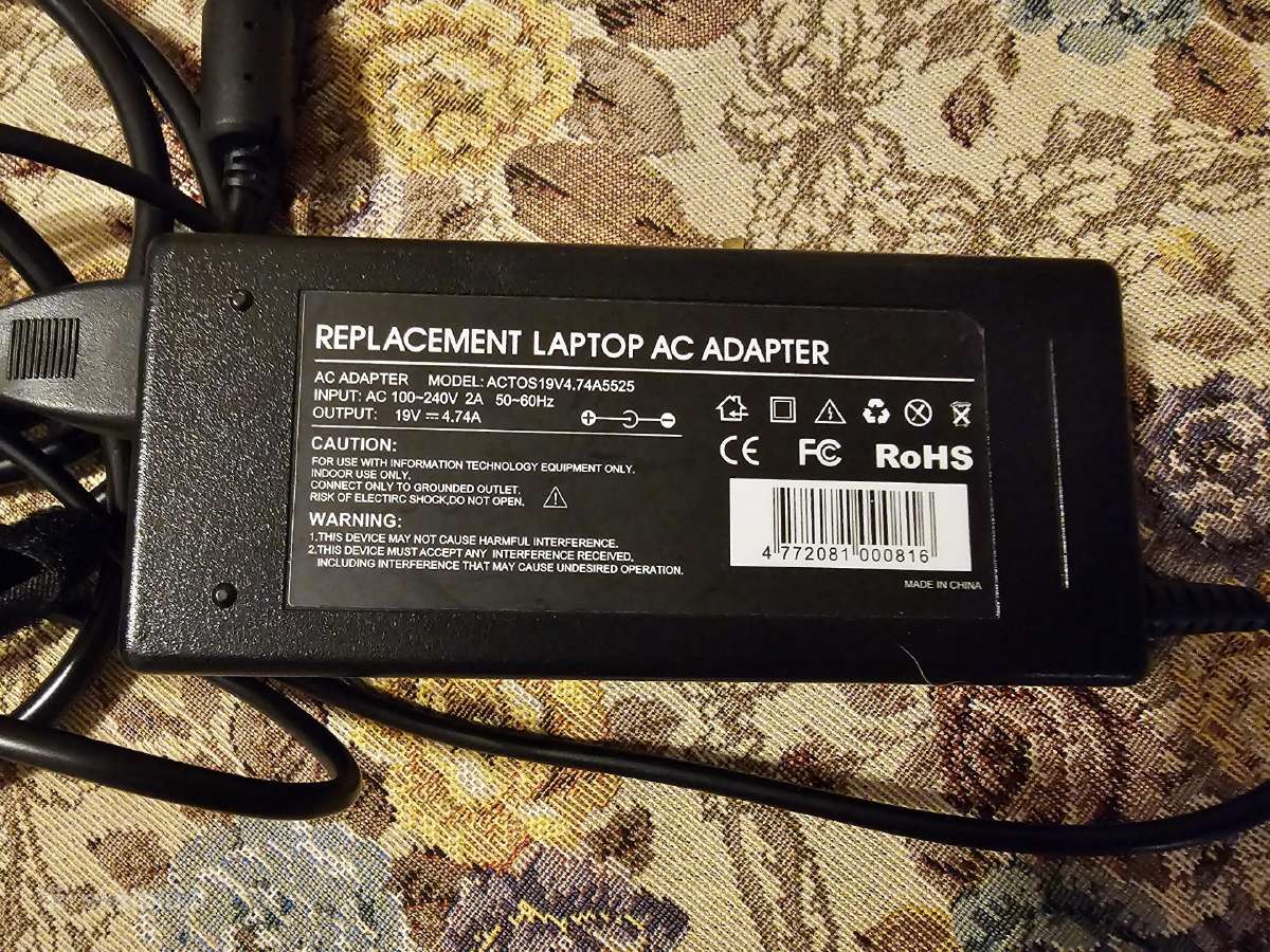 Universalus nešiojamo kompiuterio kroviklis 90w