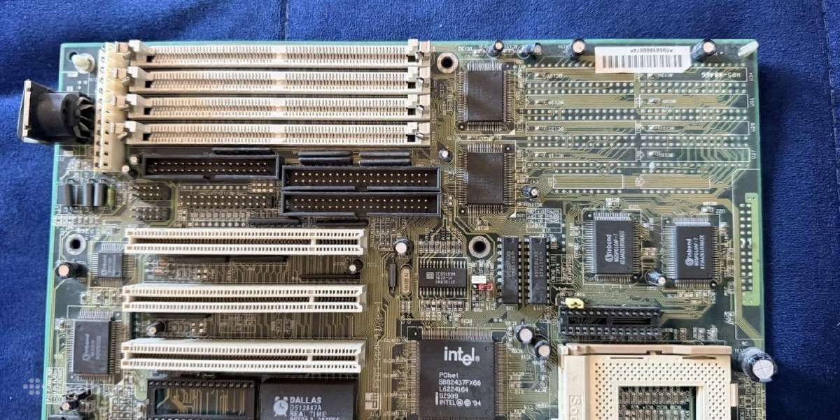 Vintage Socket 7 motininė plokštė su Intel Pentium - nuotraukos Nr. 3
