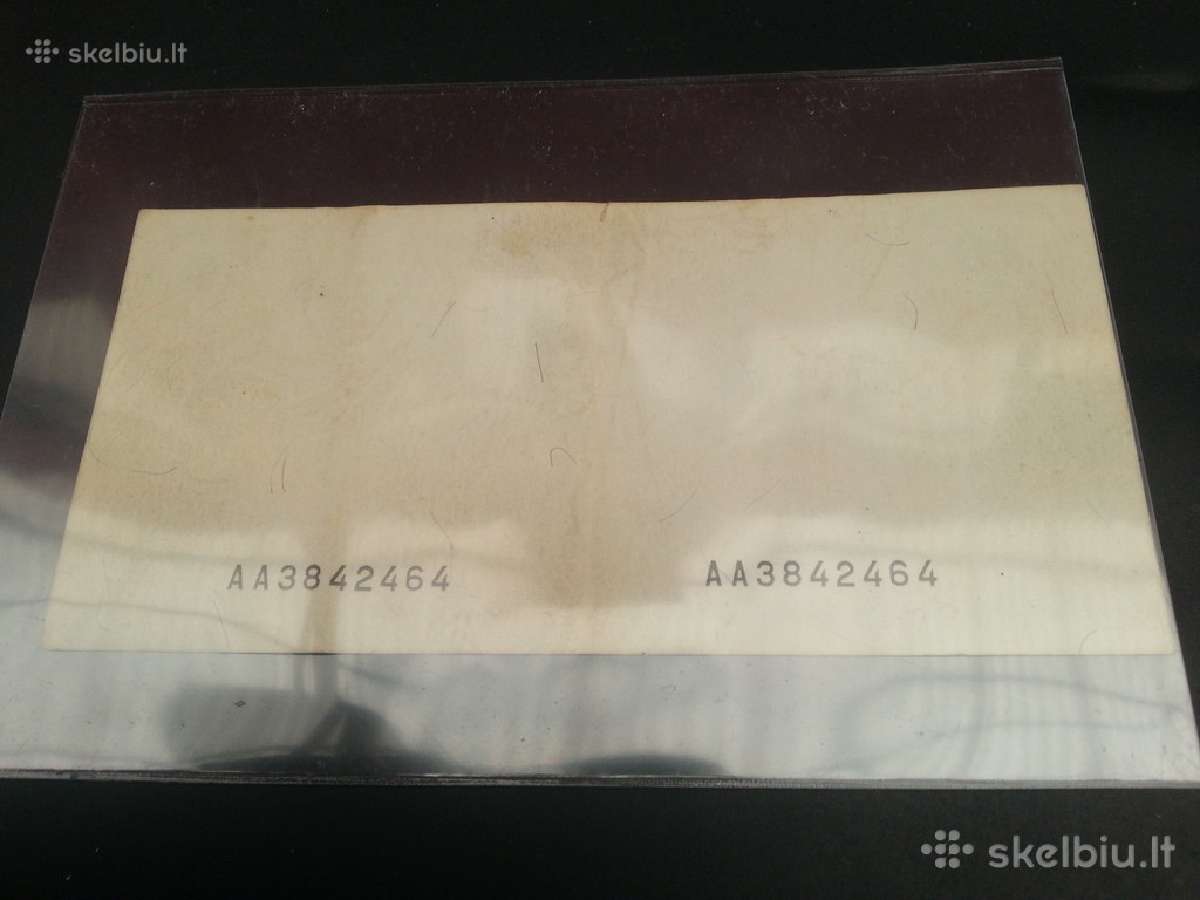 Pirksiu bruokotu banknotu ar monetu