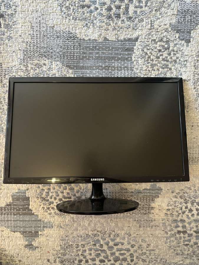 Parduodu Samsung monitorių