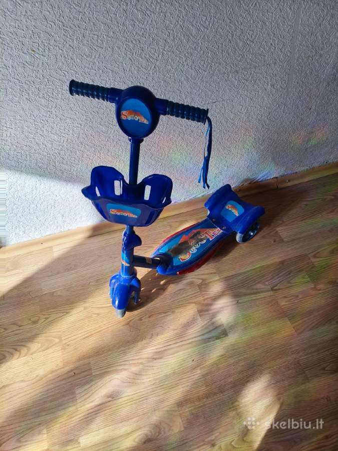 Vaikiškas paspirtukas dedasi baterijos