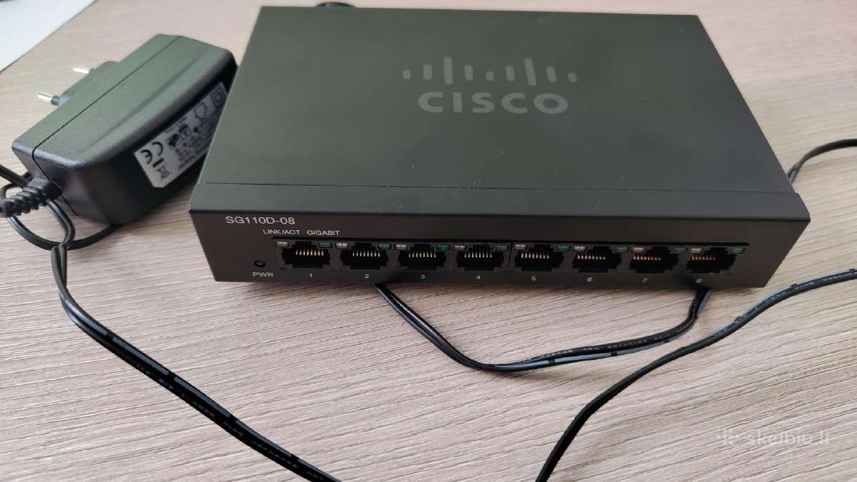 Tinklo šakotuvas (switchas) Cisco 8-port