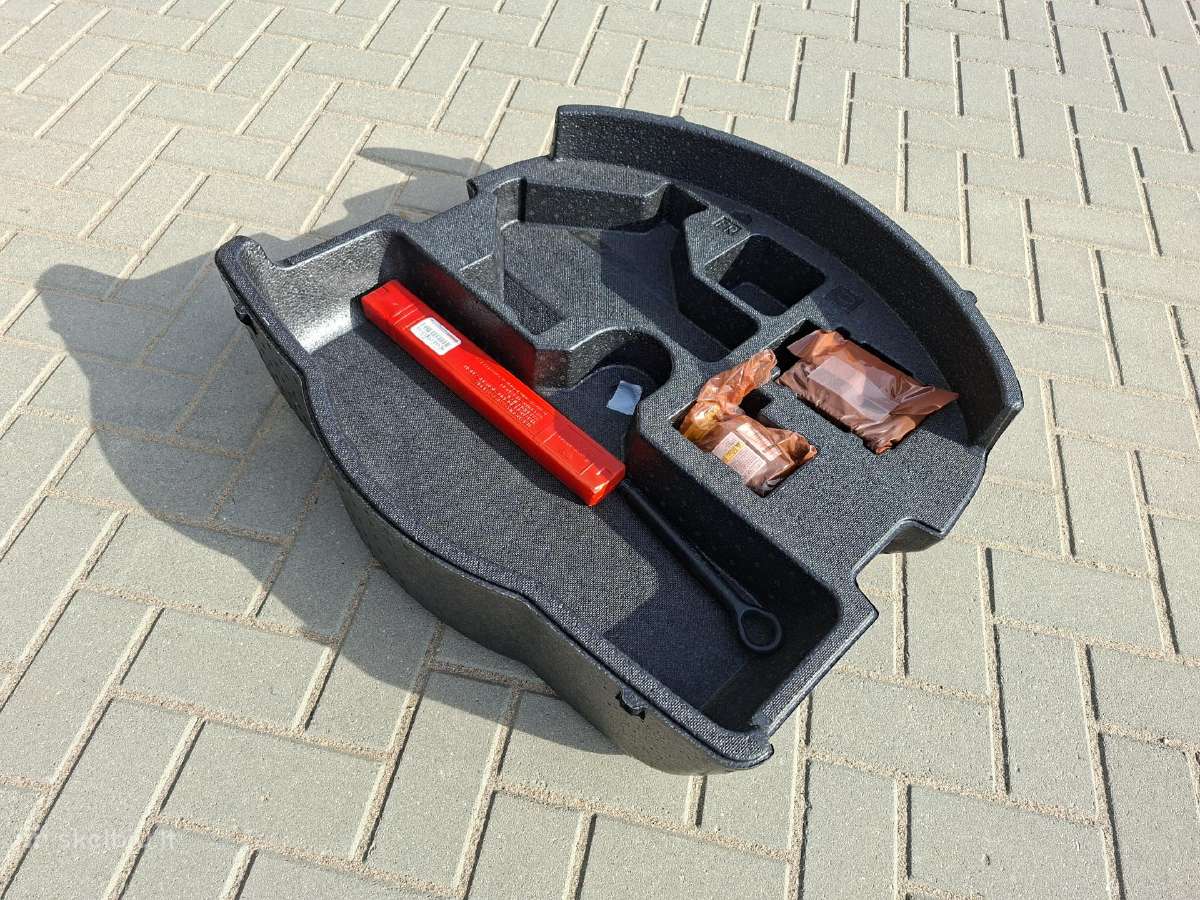 Toyota rav4 bagažinės daiktadėžė