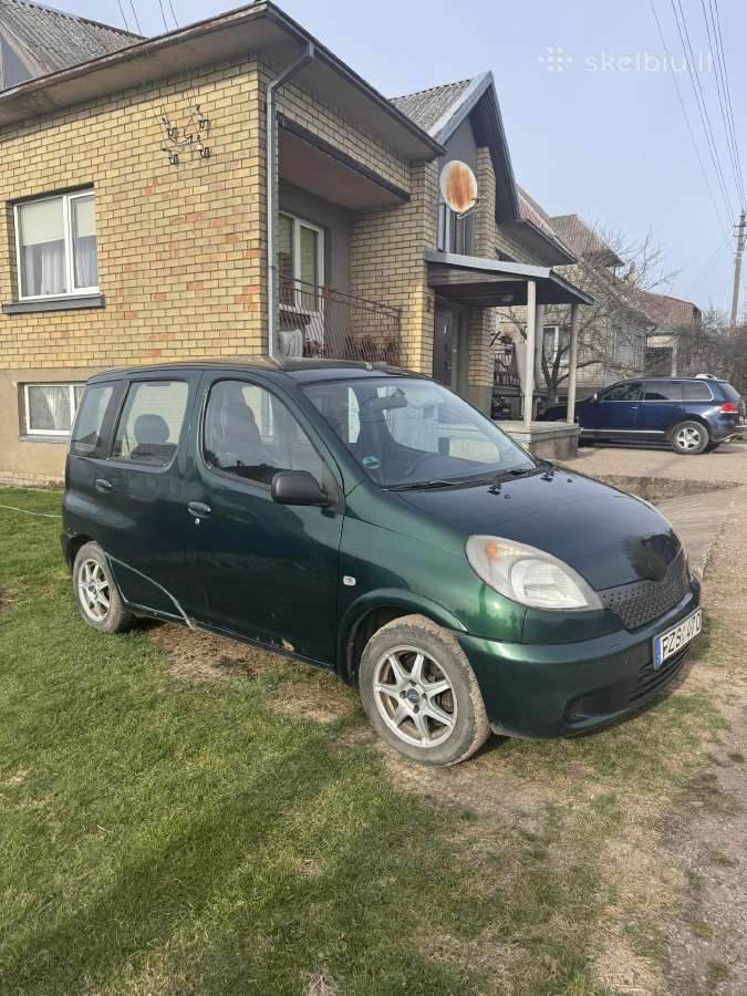 Toyota Yaris verso. 2001m.1.3 benzinas.
