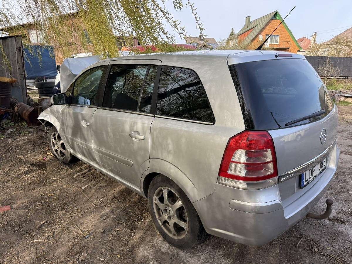 Parduodama opel zafira daužta dalimis - nuotraukos Nr. 3