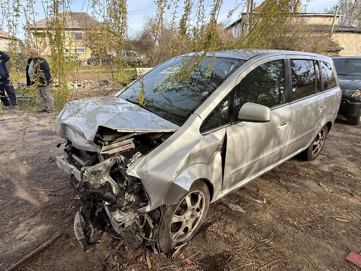 Parduodama opel zafira daužta dalimis - nuotraukos Nr. 4