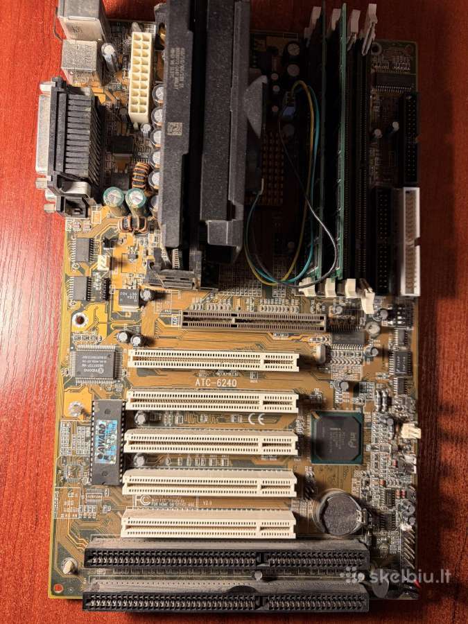 Retro kompiuteris Intel Pentium 3 450mhz