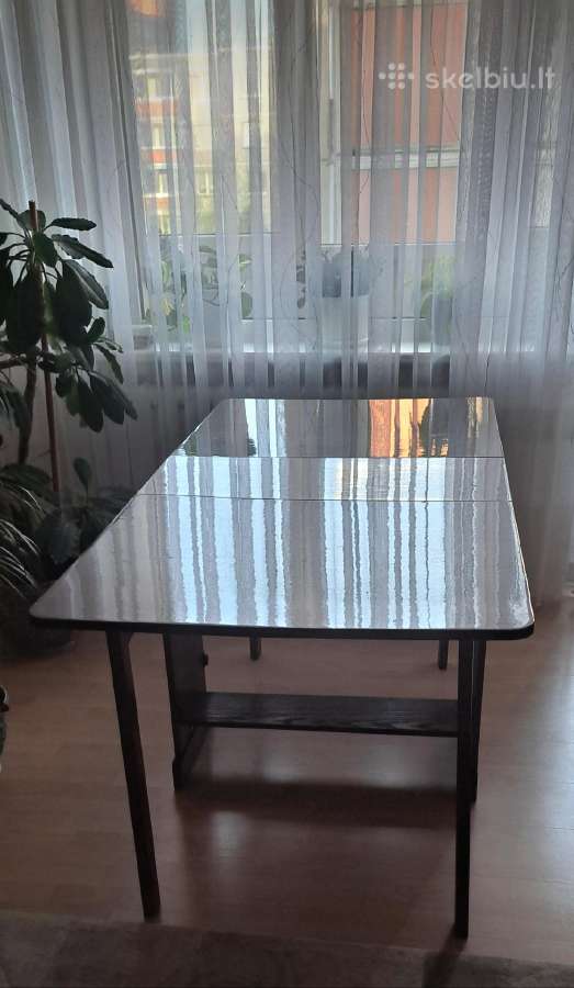 Stalas knyga