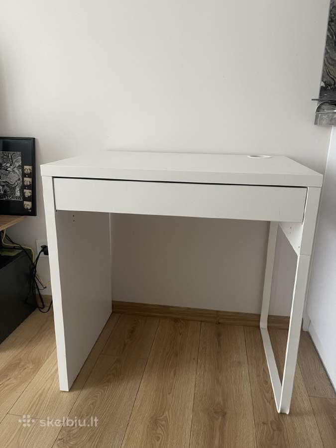 Ikea Micke stalas