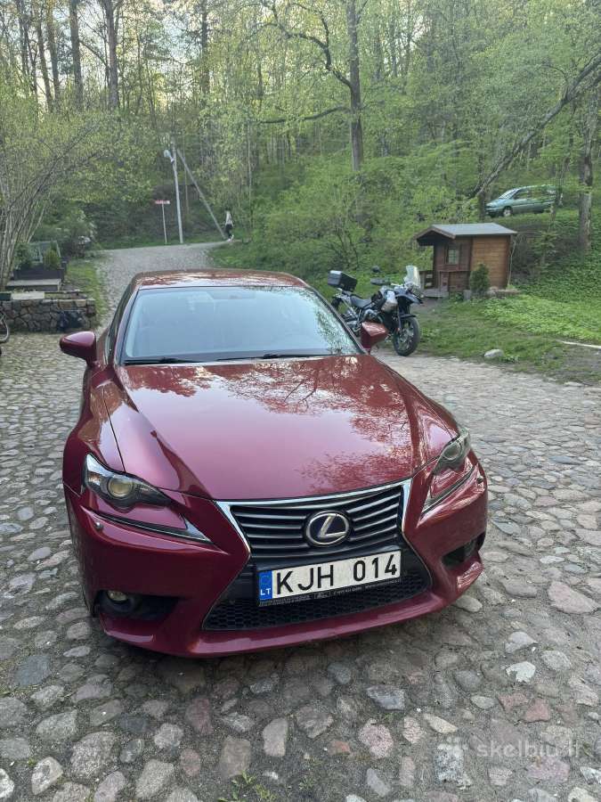 Lexus Is hibridas