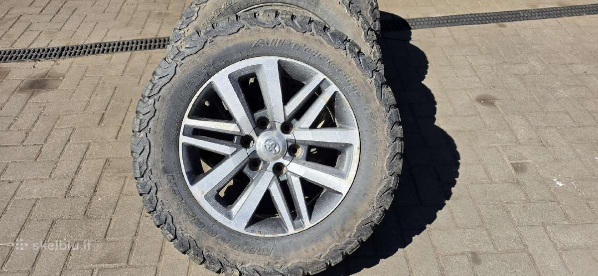Toyota hilux ratai su padangomis
