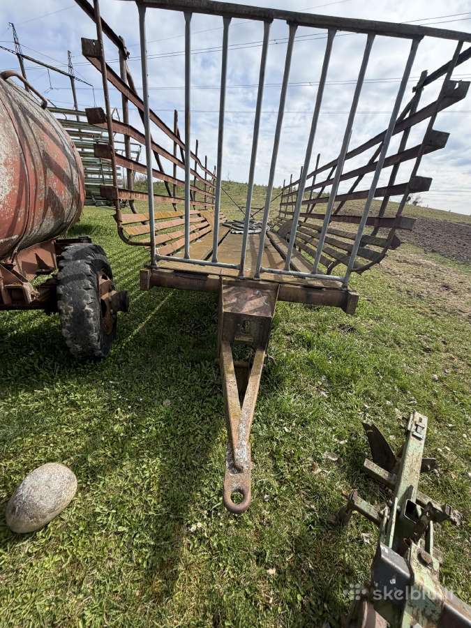 Parduodu traktorine priekaba šienui-šiaudams vežti