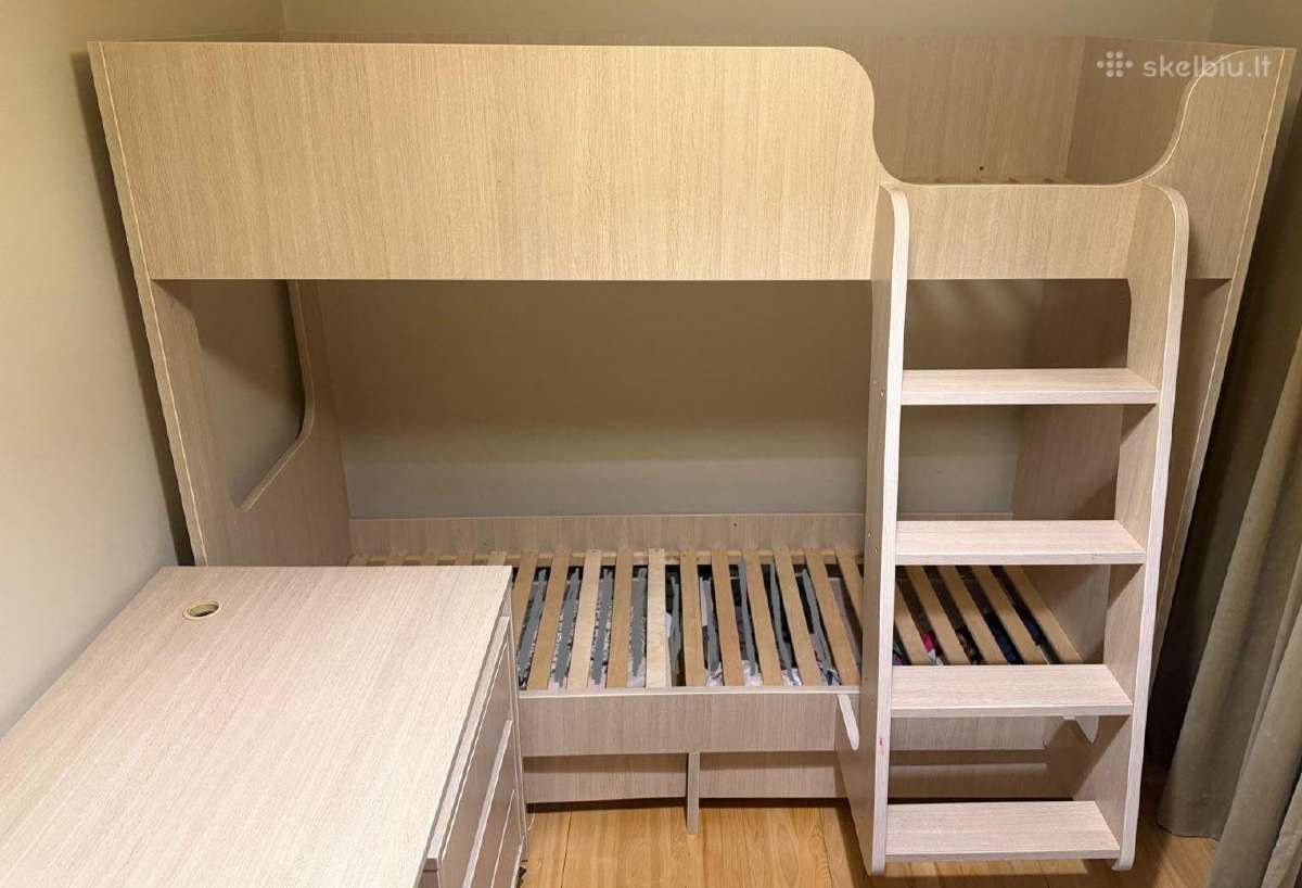 Dviejų aukštų lova ir dvivietis rašomasis stalas