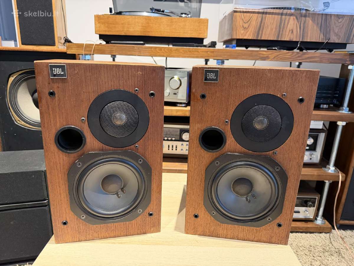 Lentyninės kolonėlės Jbl 18ti
