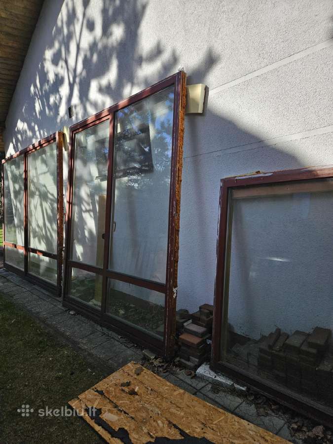 Mediniai langai su stiklo paketais
