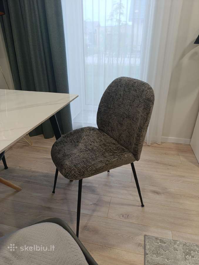 Tvirtos naujos valgomojo kėdės